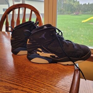 Jordan Kids Black and Navy Sneakers